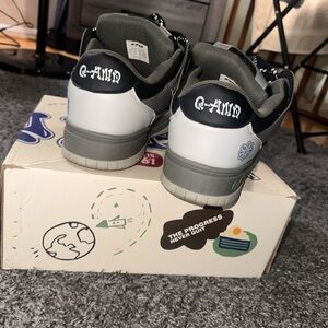 Q-AND Men' Black and Grey Sneakers